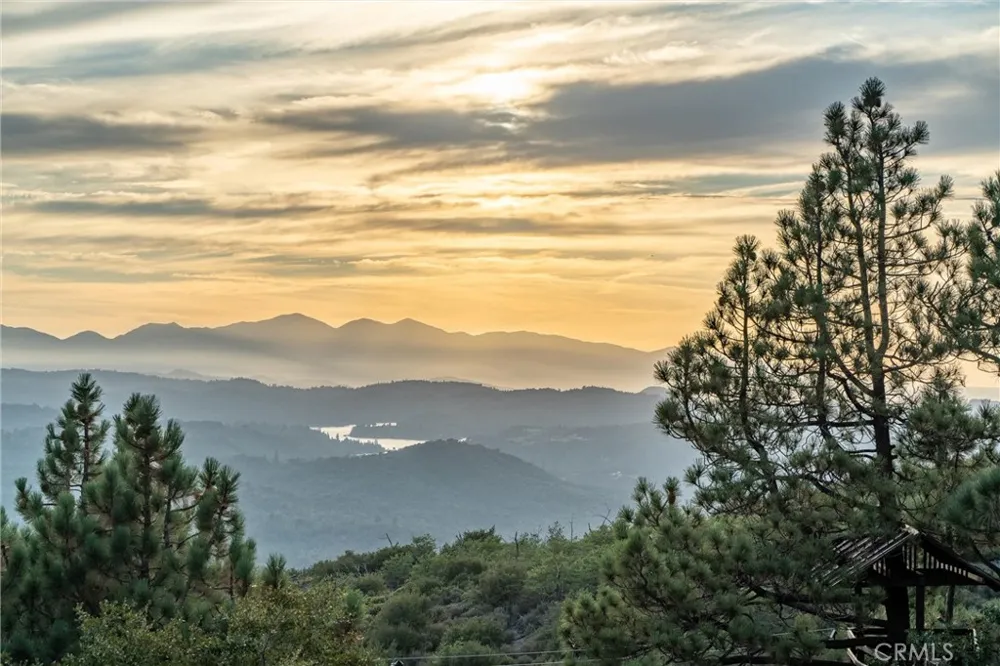 161 Trails End Green Valley Lake, CA 92314