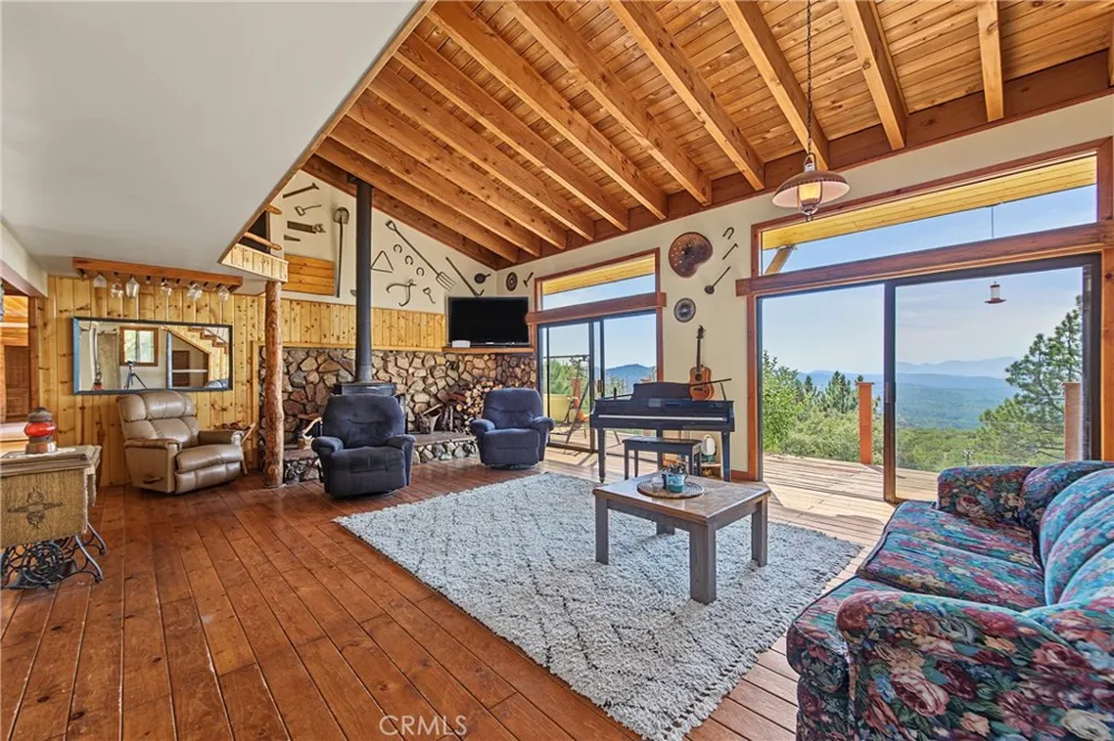 161 Trails End Green Valley Lake, CA 92314