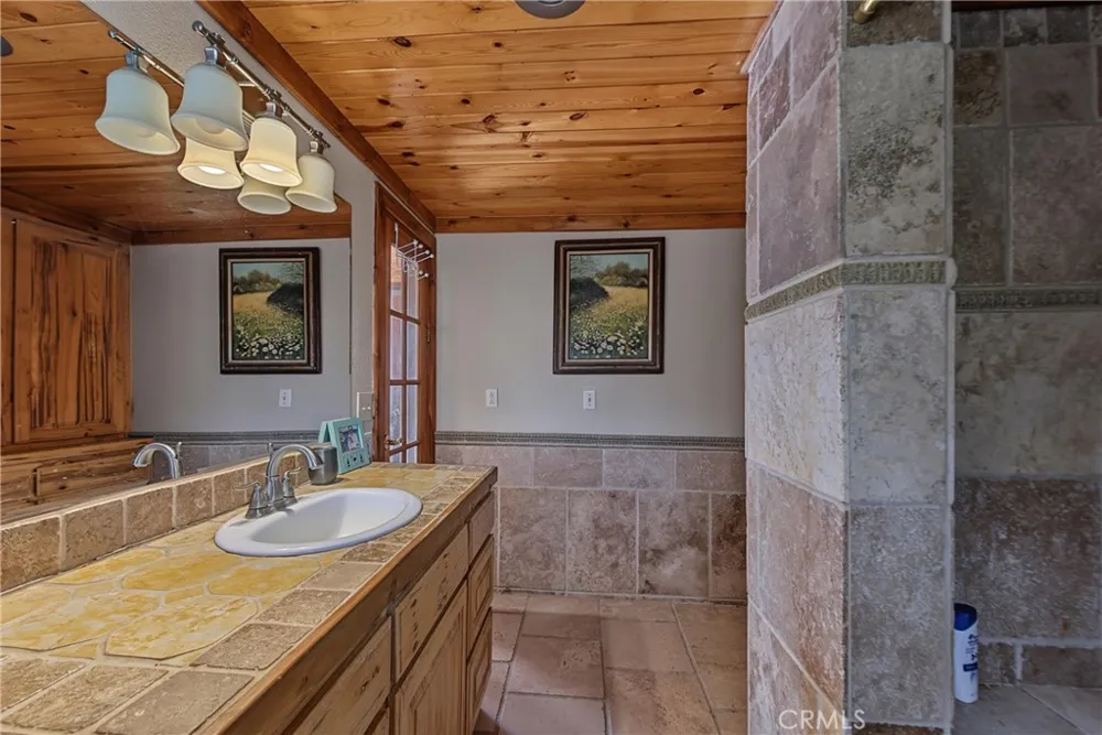 161 Trails End Green Valley Lake, CA 92314