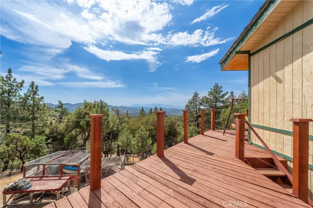 161 Trails End Green Valley Lake, CA 92314