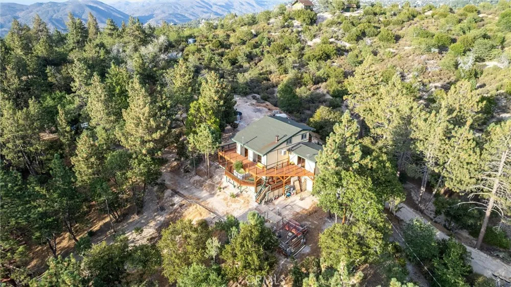 161 Trails End Green Valley Lake, CA 92314