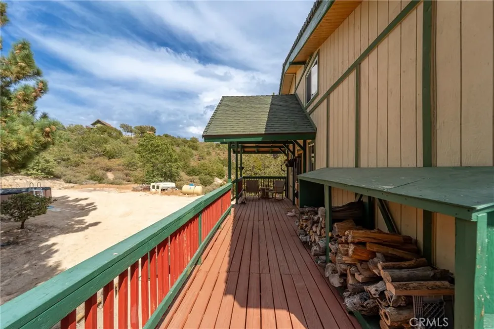 161 Trails End Green Valley Lake, CA 92314