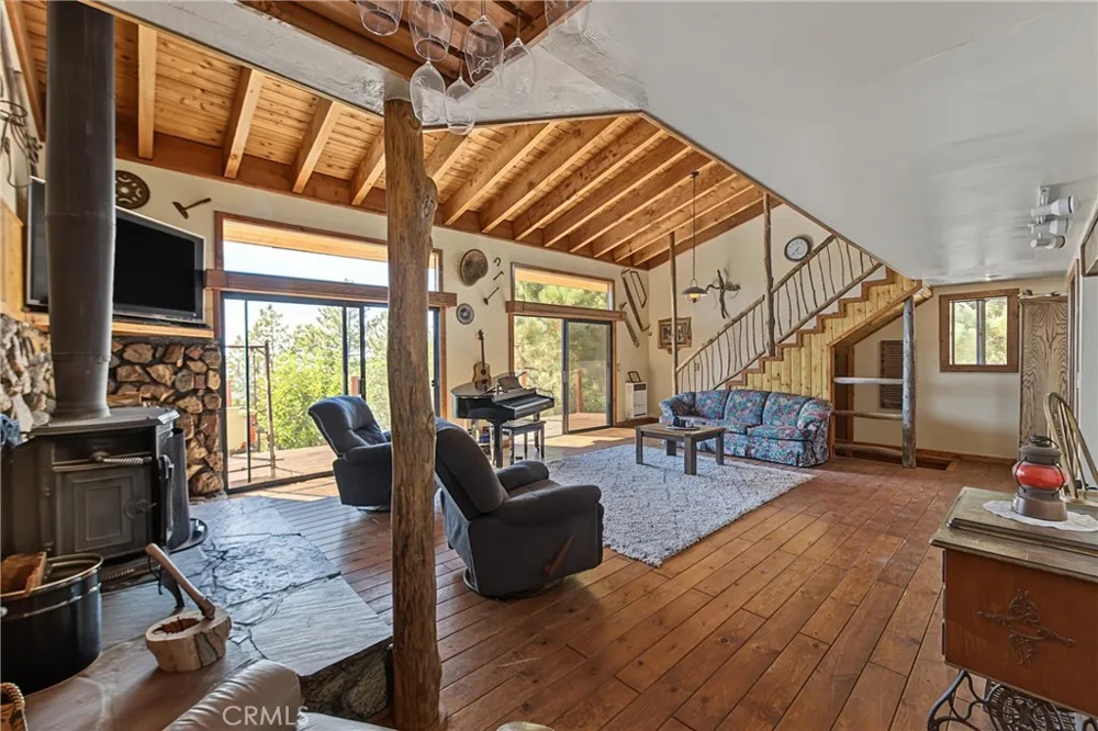 161 Trails End Green Valley Lake, CA 92314