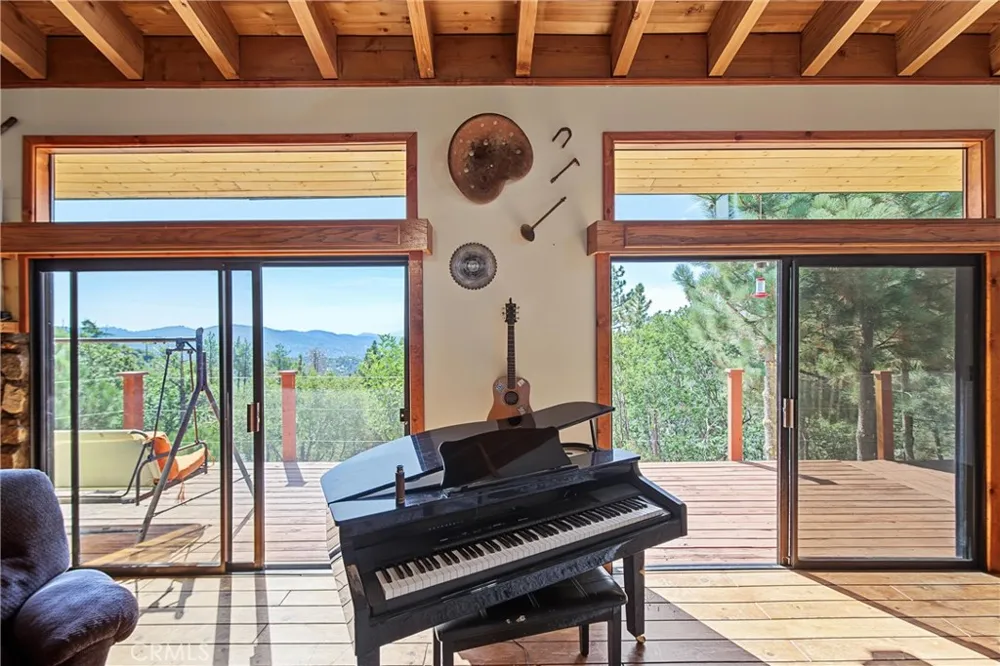 161 Trails End Green Valley Lake, CA 92314