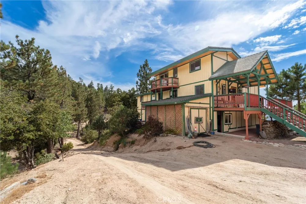 161 Trails End Green Valley Lake, CA 92314