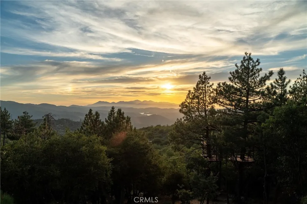 161 Trails End Green Valley Lake, CA 92314