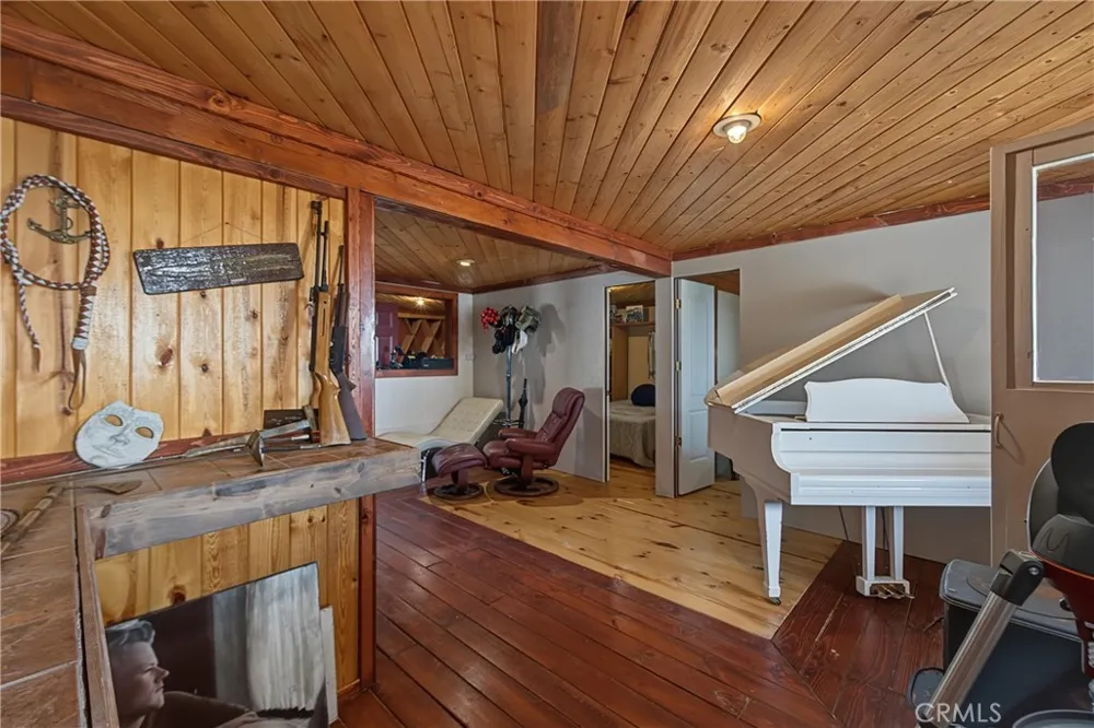 161 Trails End Green Valley Lake, CA 92314