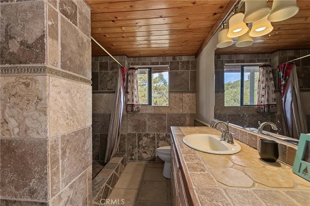 161 Trails End Green Valley Lake, CA 92314