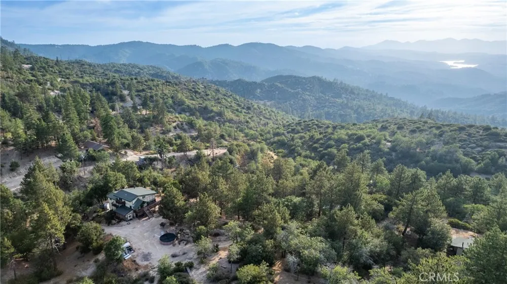 161 Trails End Green Valley Lake, CA 92314