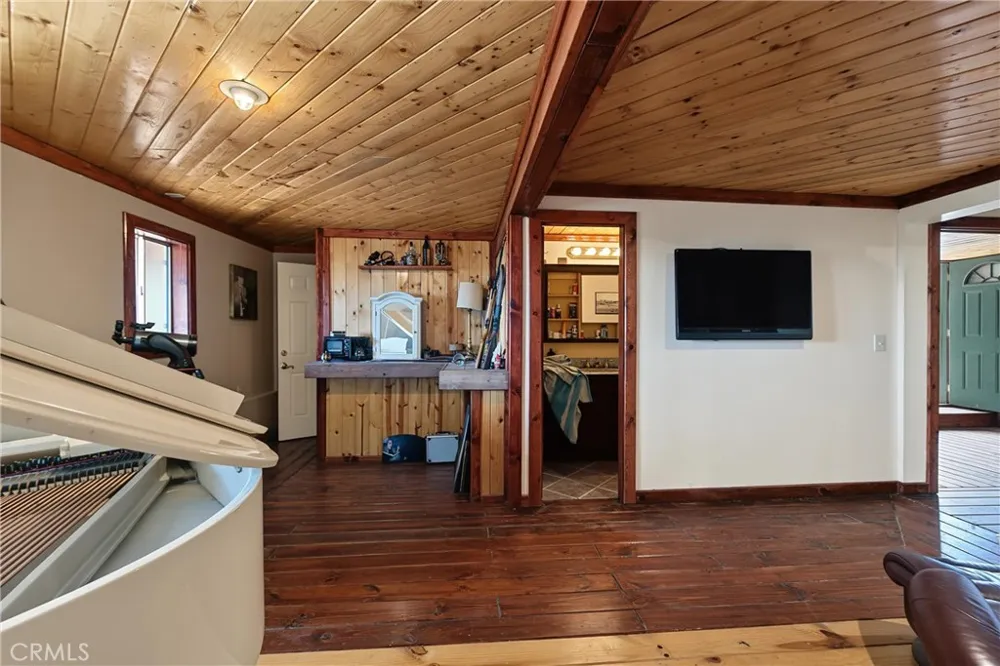 161 Trails End Green Valley Lake, CA 92314