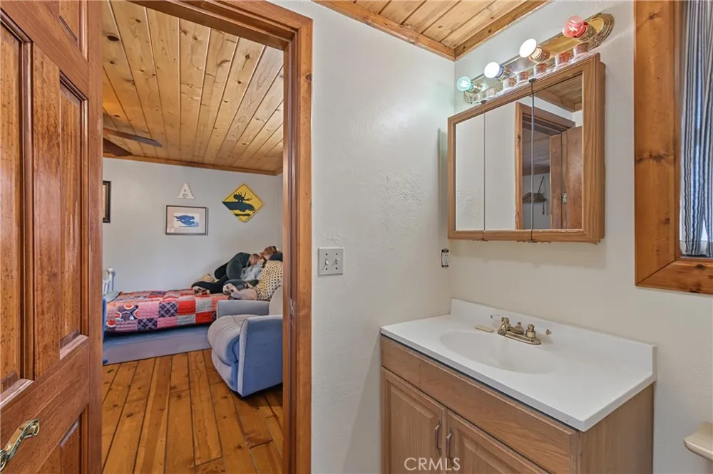 161 Trails End Green Valley Lake, CA 92314