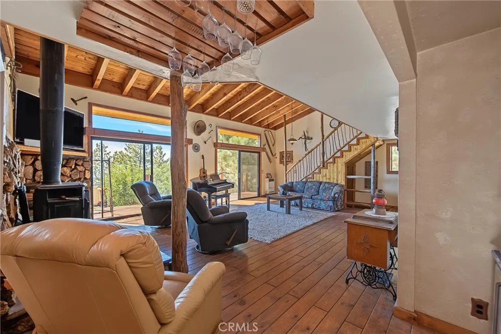 161 Trails End Green Valley Lake, CA 92314