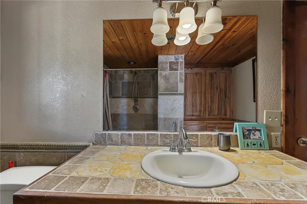 161 Trails End Green Valley Lake, CA 92314
