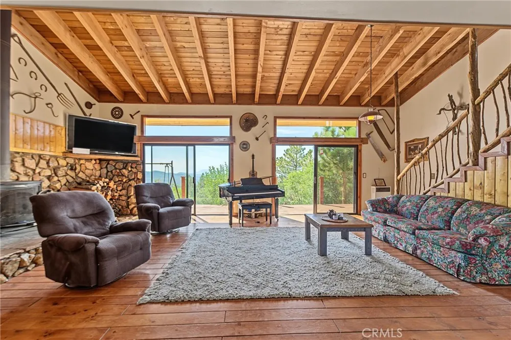 161 Trails End Green Valley Lake, CA 92314