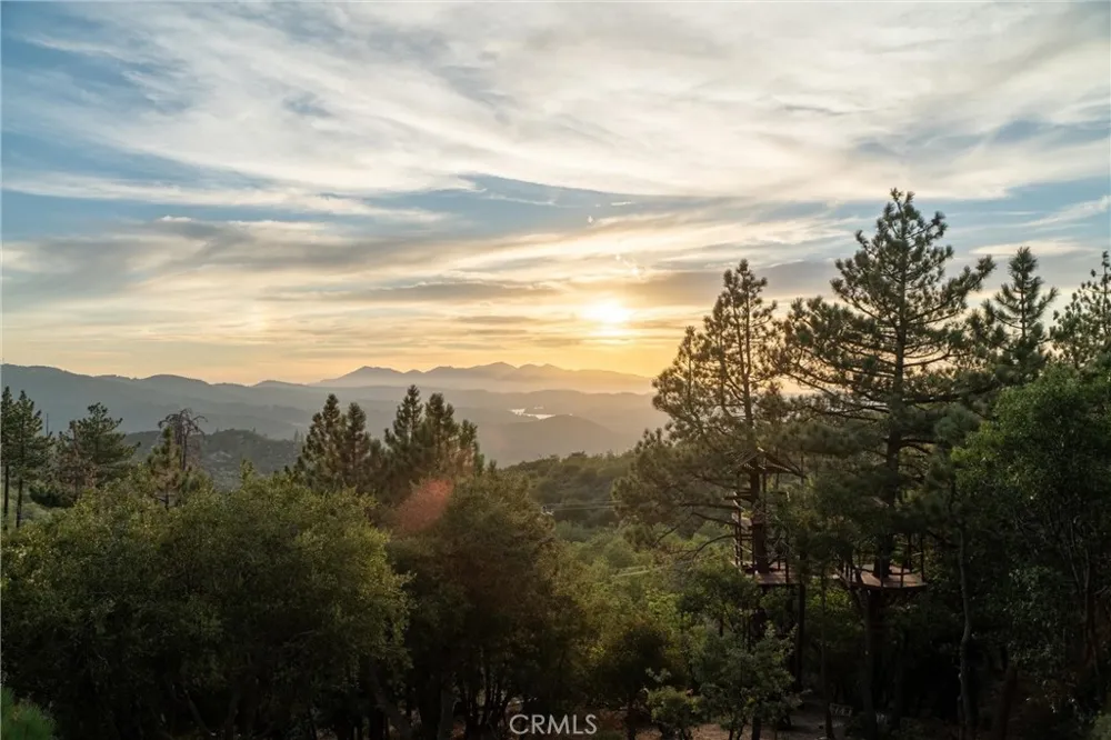 161 Trails End Green Valley Lake, CA 92314