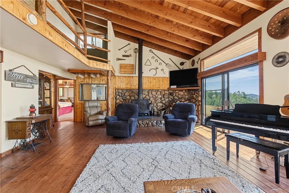 161 Trails End Green Valley Lake, CA 92314