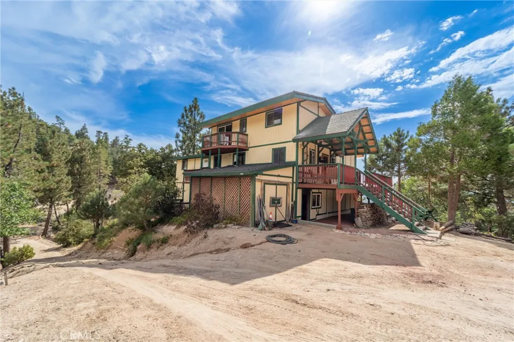 161 Trails End Green Valley Lake, CA 92314