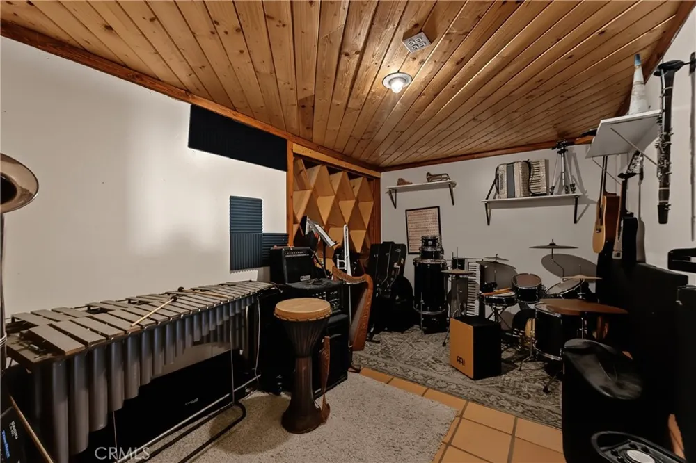 161 Trails End Green Valley Lake, CA 92314