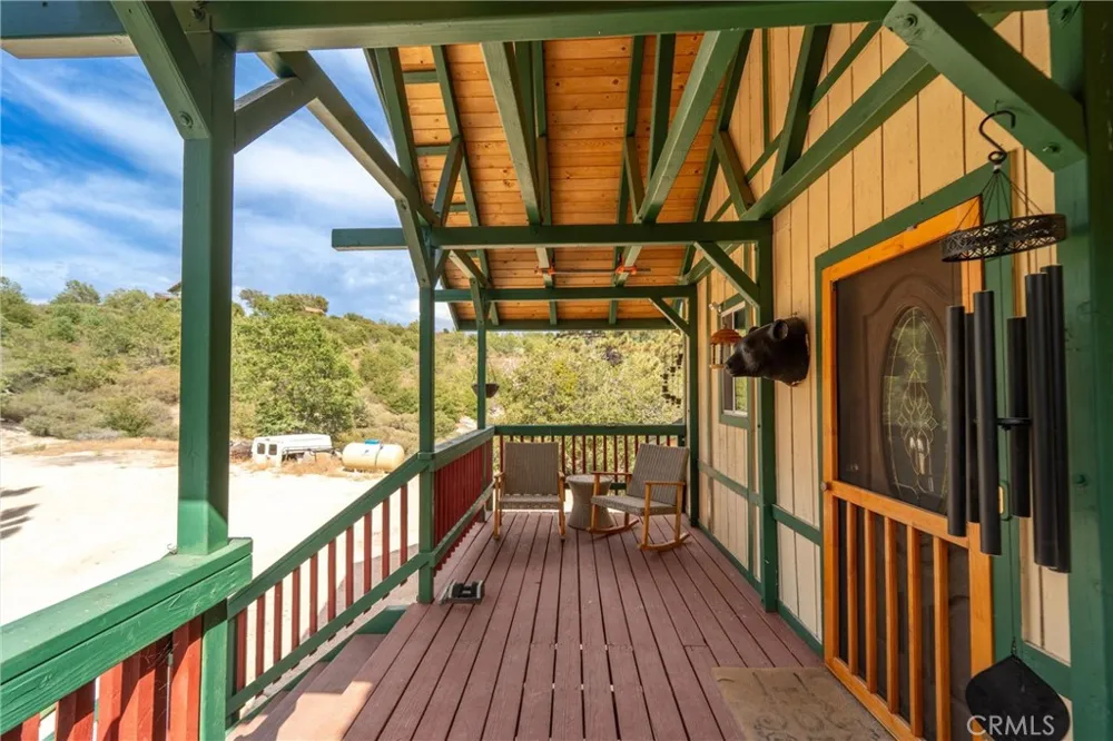 161 Trails End Green Valley Lake, CA 92314