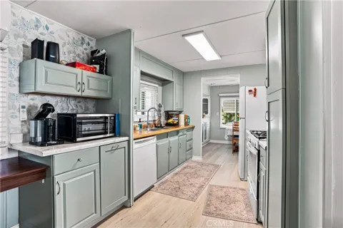 332 N. Lyon Avenue #67