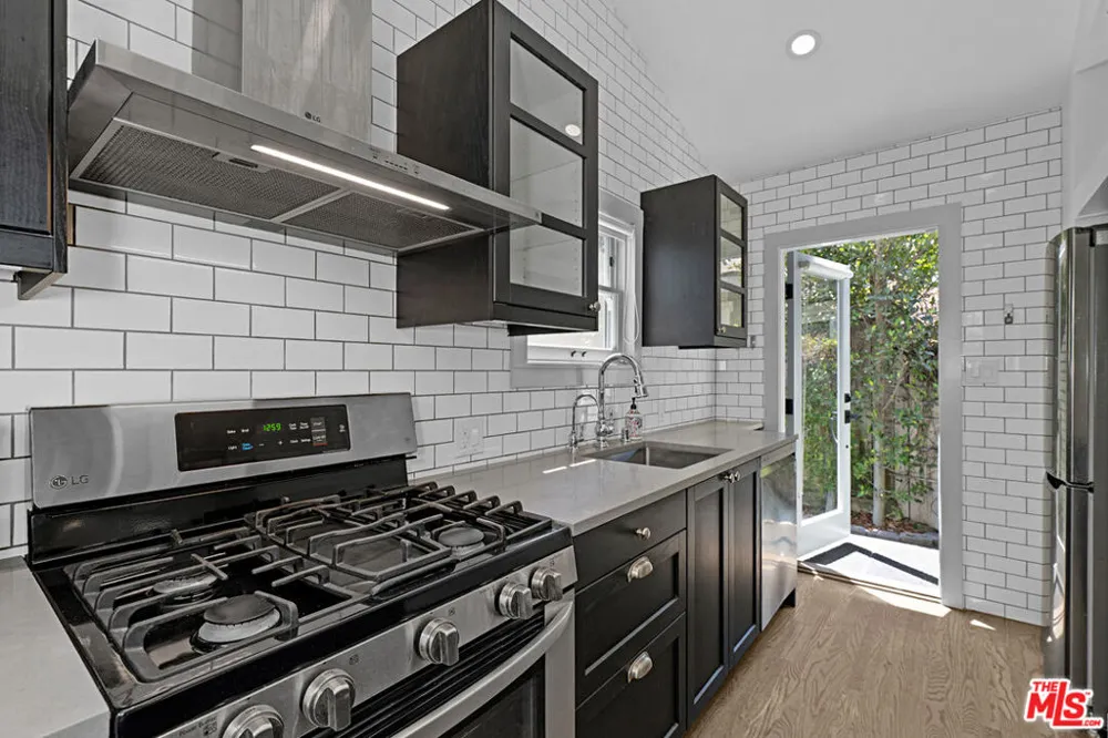 30 Fleet Street Venice, CA 90292