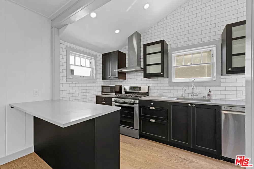30 Fleet Street Venice, CA 90292