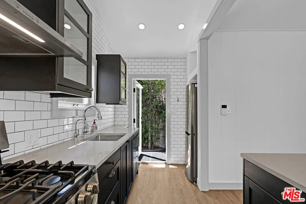 30 Fleet Street Venice, CA 90292