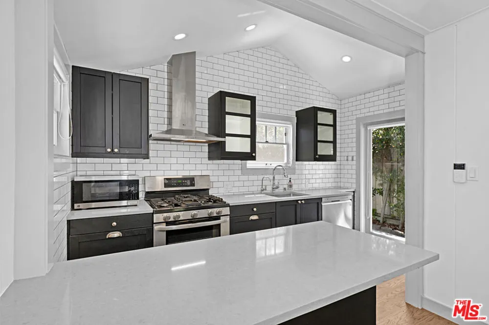 30 Fleet Street Venice, CA 90292