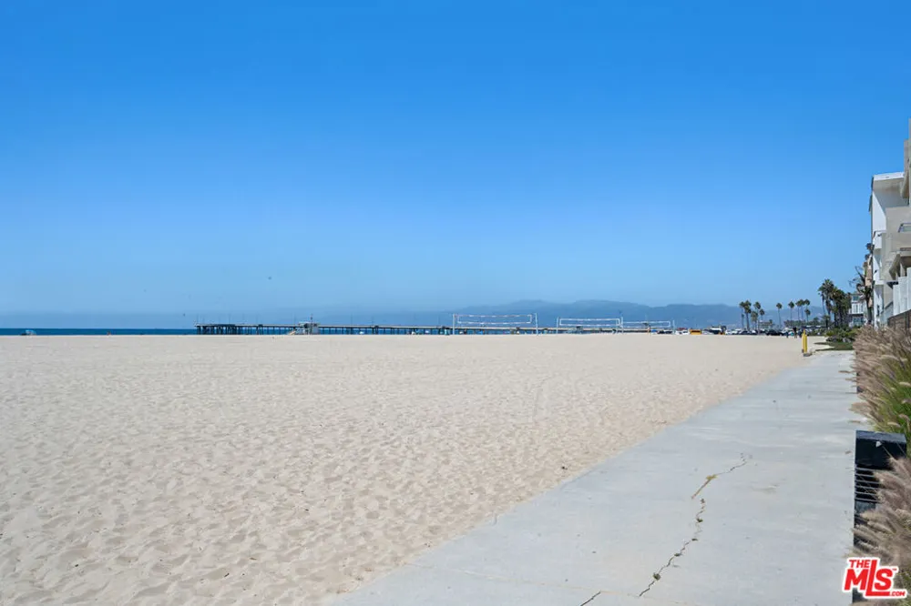 30 Fleet Street Venice, CA 90292