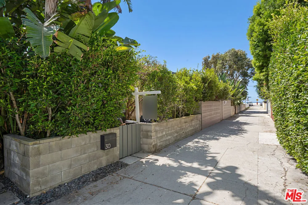 30 Fleet Street Venice, CA 90292