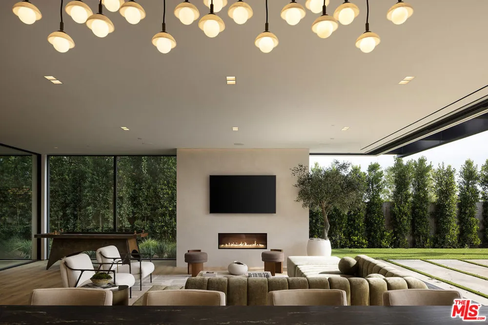 1660 Casale Road Pacific Palisades, CA 90272
