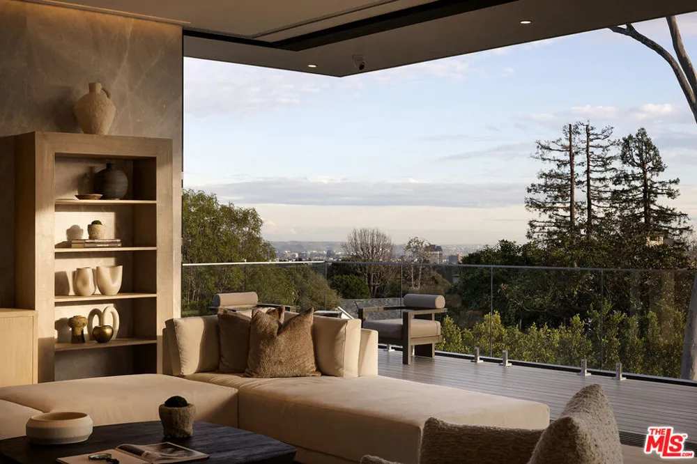 1660 Casale Road Pacific Palisades, CA 90272