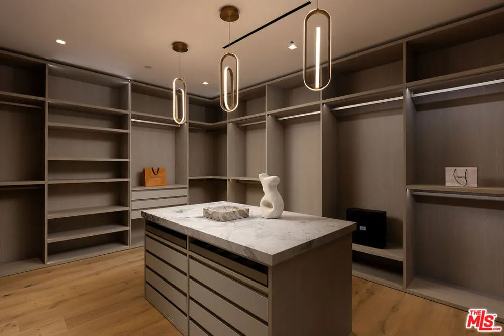 1660 Casale Road Pacific Palisades, CA 90272