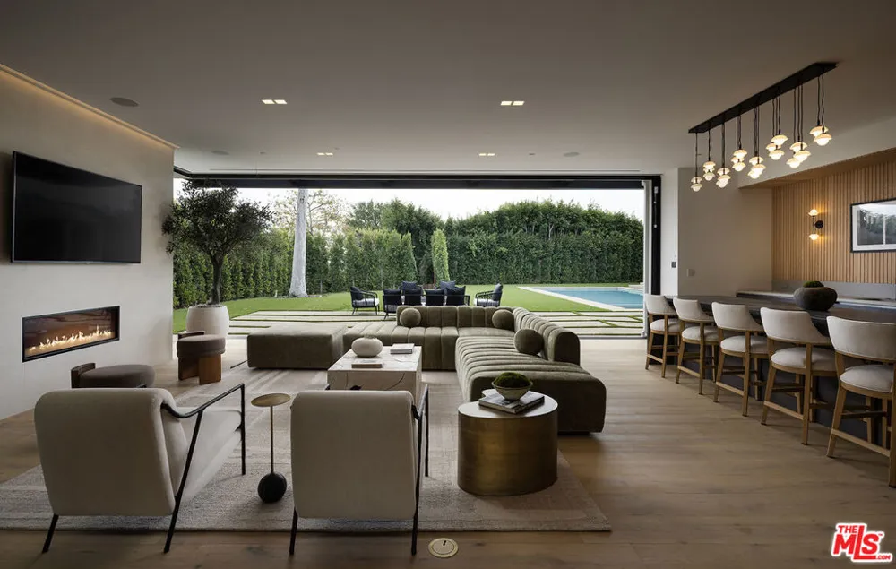 1660 Casale Road Pacific Palisades, CA 90272