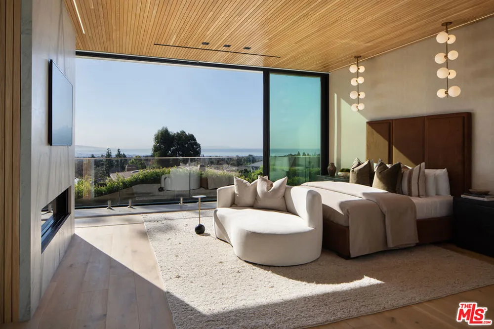 1660 Casale Road Pacific Palisades, CA 90272