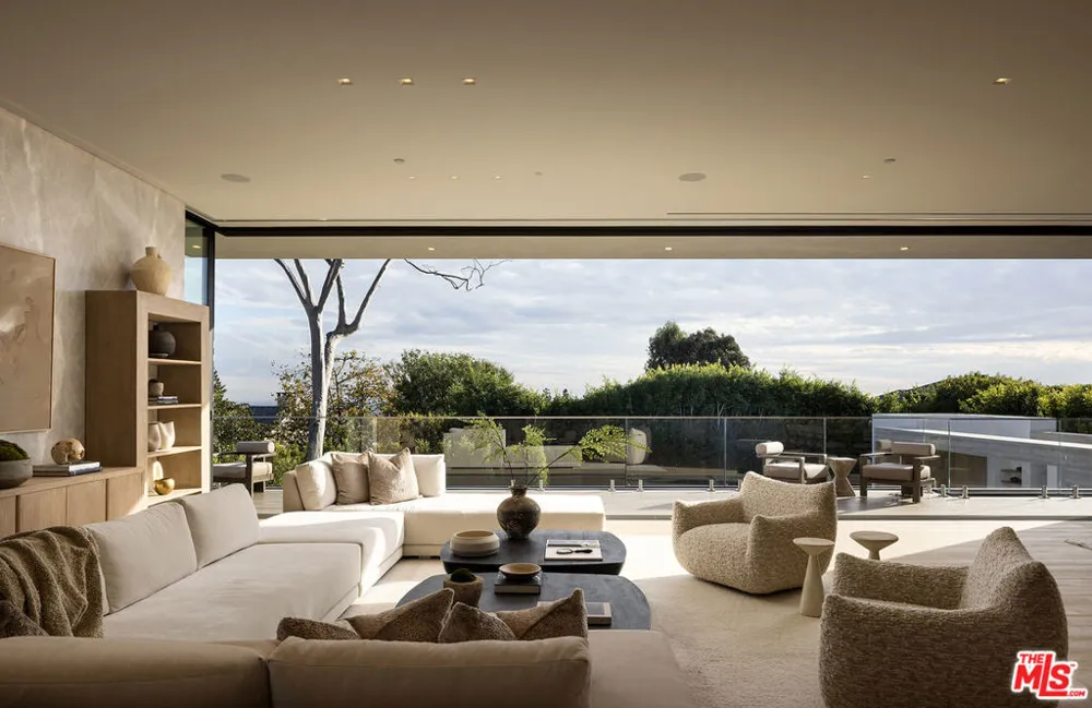 1660 Casale Road Pacific Palisades, CA 90272