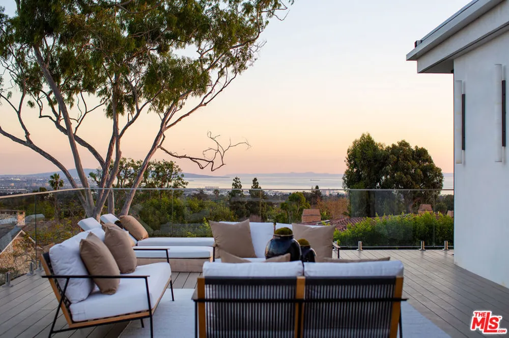 1660 Casale Road Pacific Palisades, CA 90272