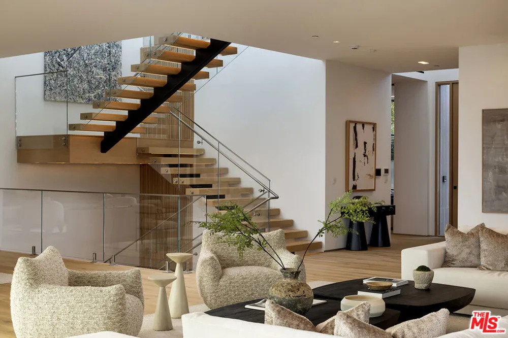 1660 Casale Road Pacific Palisades, CA 90272