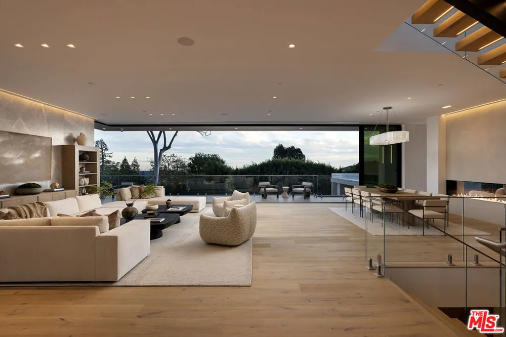 1660 Casale Road Pacific Palisades, CA 90272
