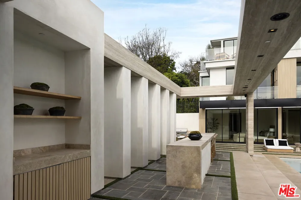1660 Casale Road Pacific Palisades, CA 90272