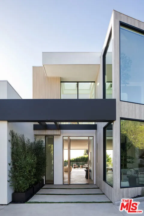 1660 Casale Road Pacific Palisades, CA 90272