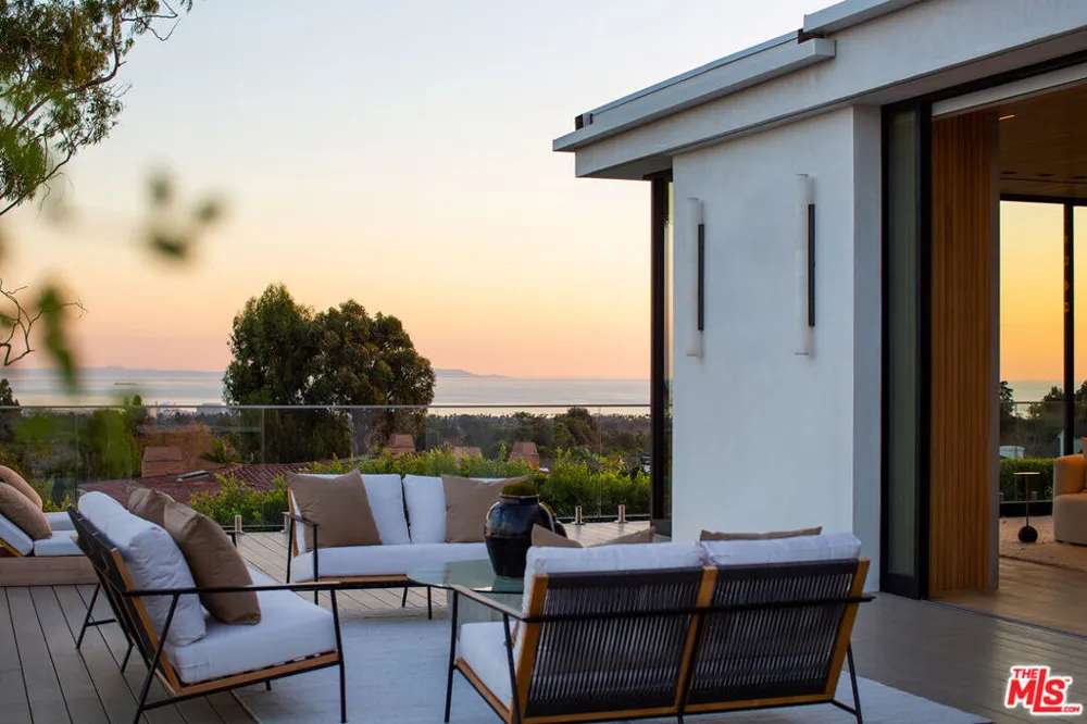 1660 Casale Road Pacific Palisades, CA 90272