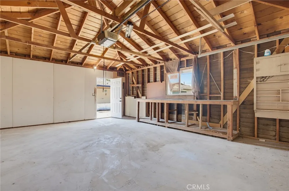 570 East End Avenue Pomona, CA 91767