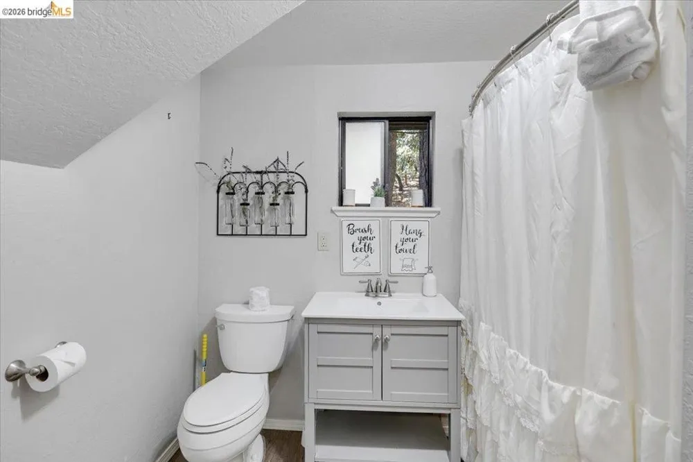 22732 Middle Camp Sonora, CA 95370