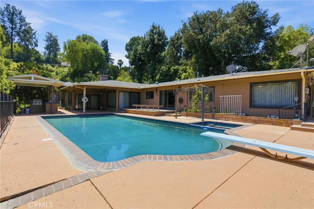 4908 Calvin Avenue Tarzana, CA 91356