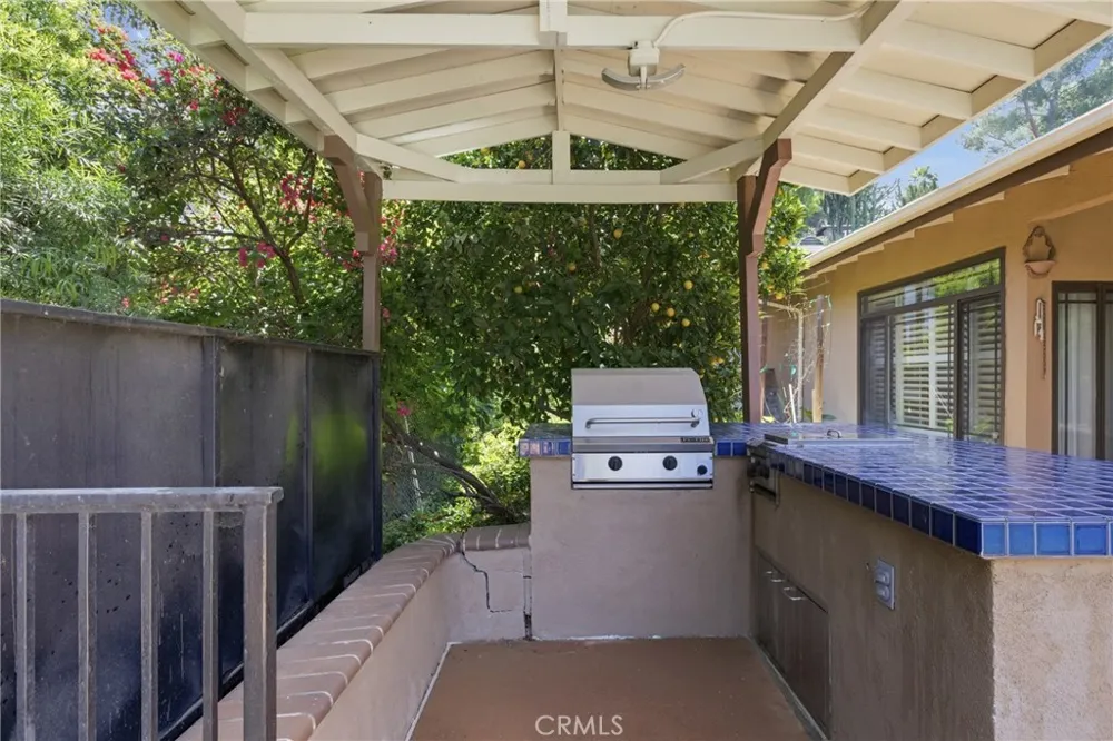 4908 Calvin Avenue Tarzana, CA 91356