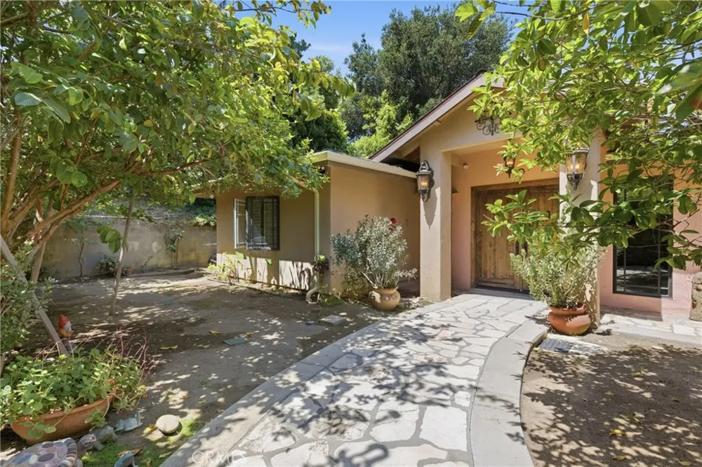 4908 Calvin Avenue Tarzana, CA 91356