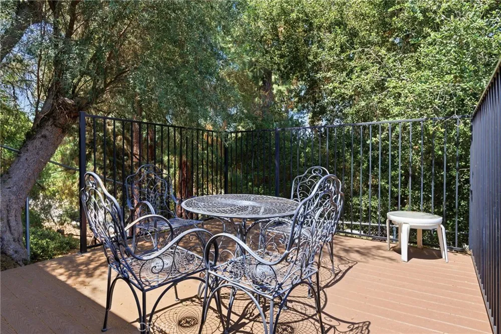 4908 Calvin Avenue Tarzana, CA 91356