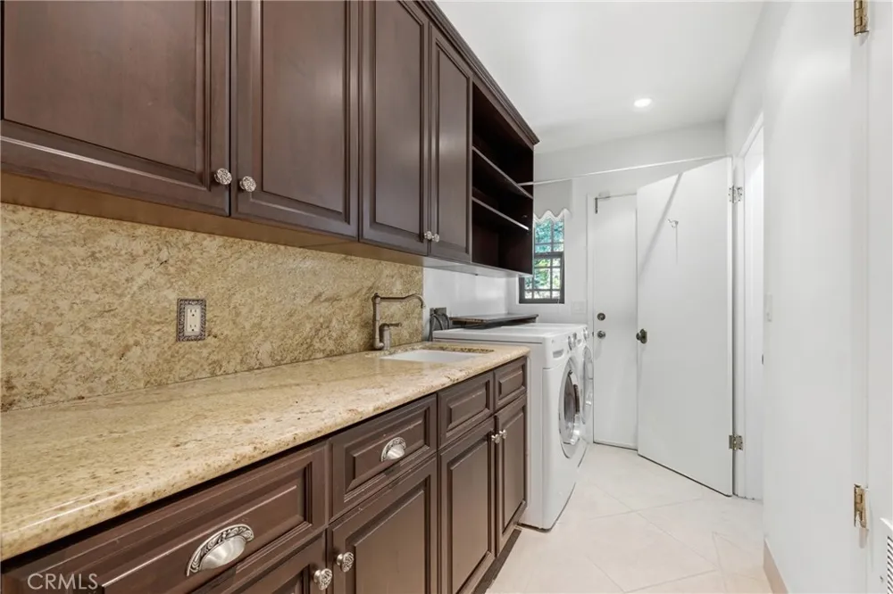 4908 Calvin Avenue Tarzana, CA 91356