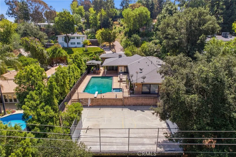 4908 Calvin Avenue Tarzana, CA 91356
